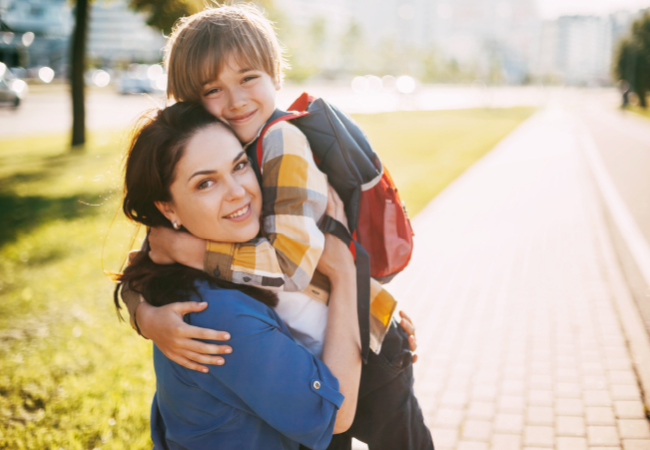 How to Avoid Pain From Carrying a Backpack at School